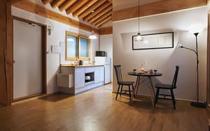 thumbnail: In-room dining