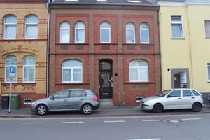 thumbnail: Front of property