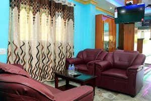 thumbnail: Lobby sitting area