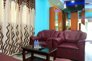 thumbnail: Lobby sitting area