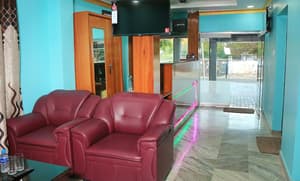 thumbnail: Lobby sitting area