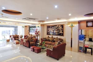 thumbnail: Lobby sitting area