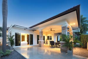 thumbnail: Front of property