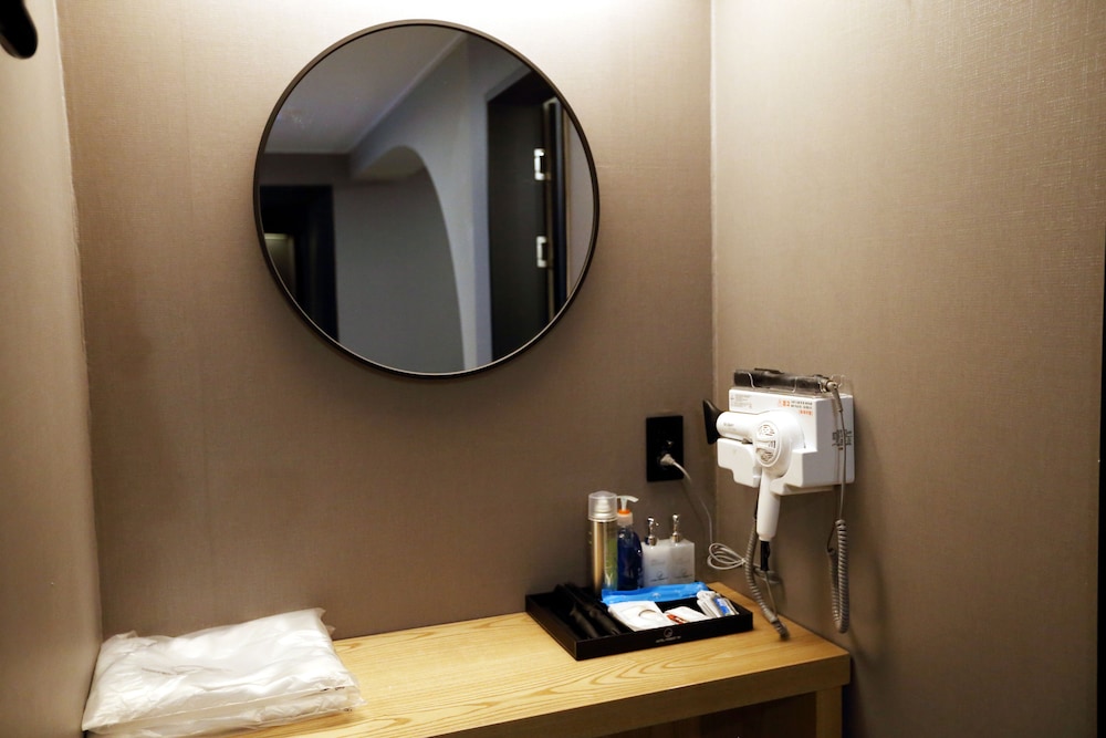Bathroom amenities