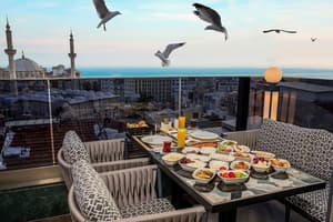 thumbnail: Outdoor dining