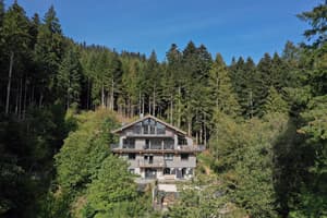 thumbnail: Front of property