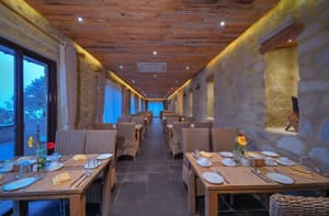 thumbnail: Outdoor dining