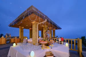 thumbnail: Outdoor dining