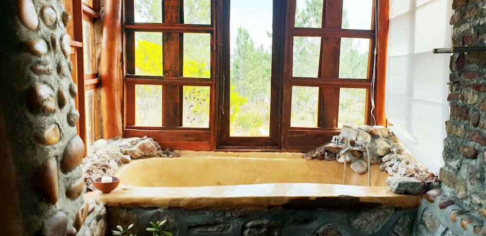 Deep soaking bathtub