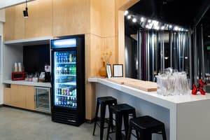 thumbnail: Bar (on property)