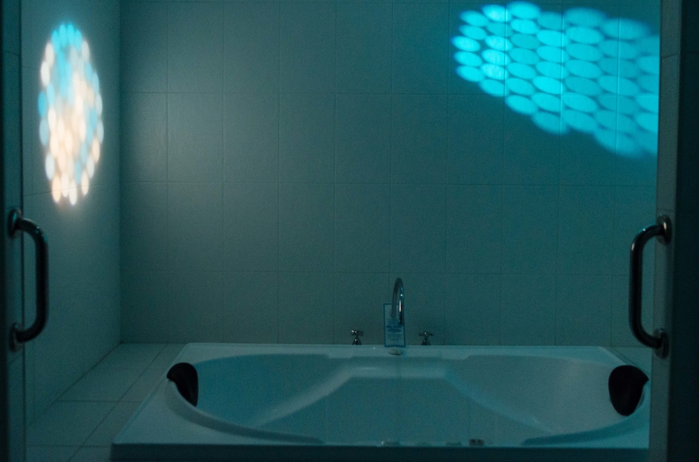 Jetted tub