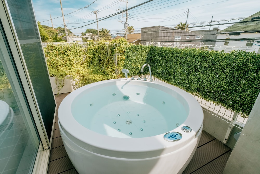 Private spa tub