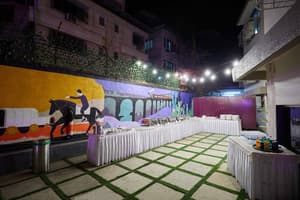 thumbnail: Outdoor dining