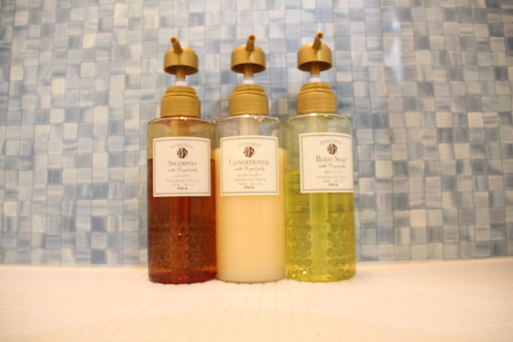 Bathroom amenities