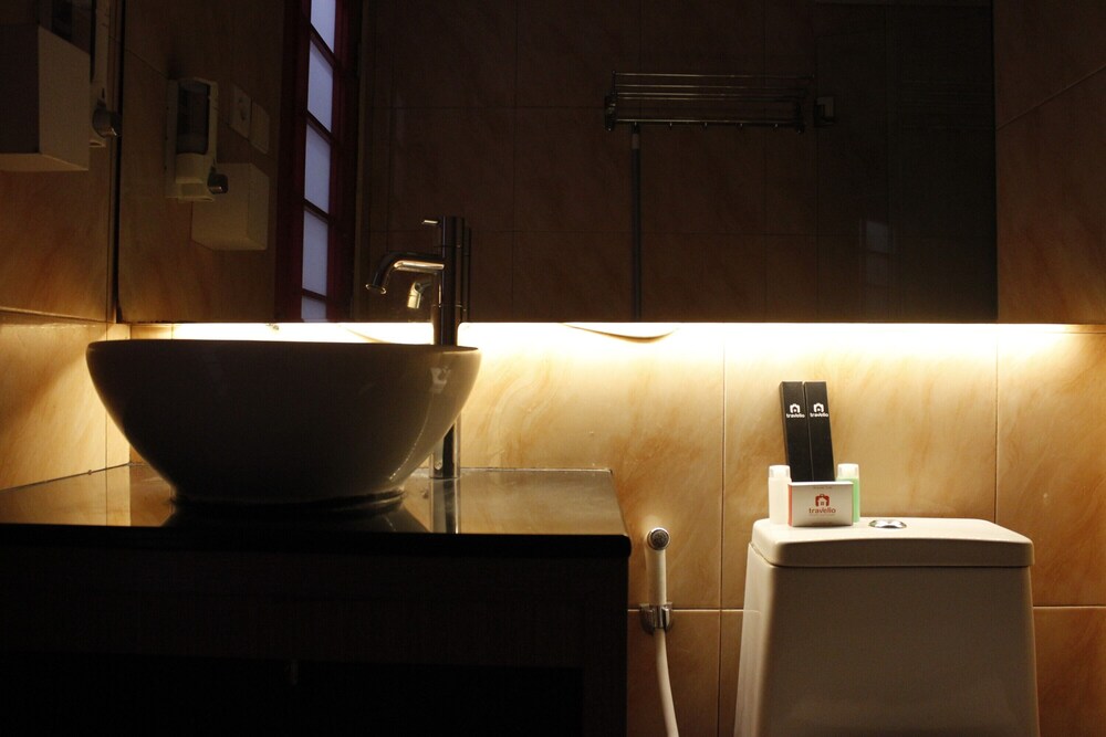 Bathroom sink