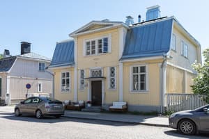 thumbnail: Front of property