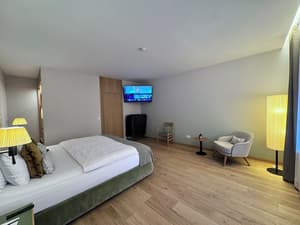 thumbnail: Room
