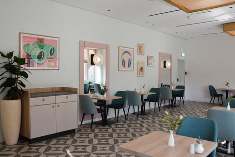Take a seat and enjoy breakfast at our Garner Hotel in Essen