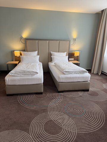 Central Essen hotel rooms with twin or queen beds