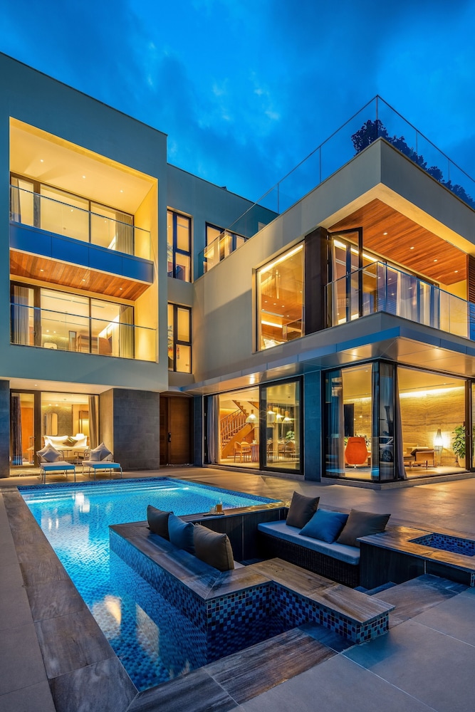 Private pool