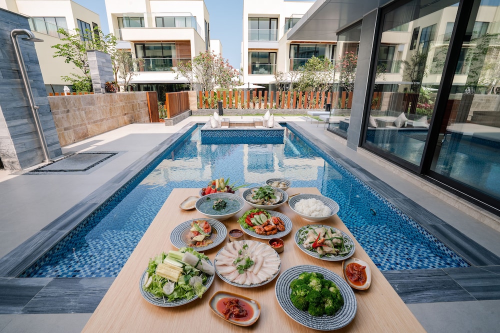 Private pool