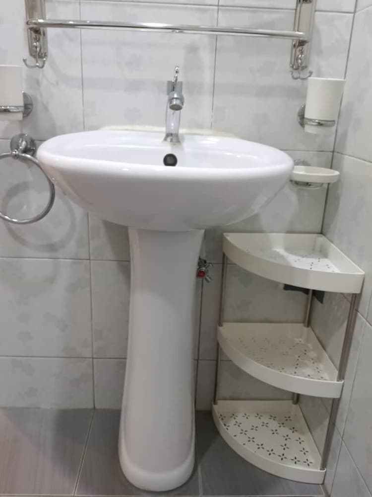 Bathroom sink