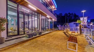 thumbnail: Exterior