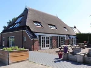 thumbnail: Exterior