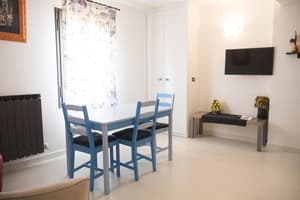 thumbnail: In-room dining