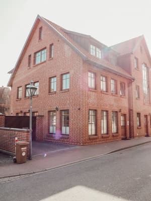 thumbnail: Front of property