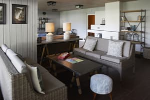 thumbnail: Lobby sitting area