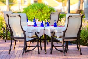 thumbnail: Outdoor dining
