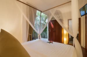 thumbnail: Interior entrance
