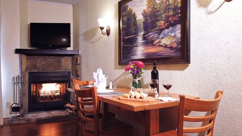 One Bedroom Suite_Dining