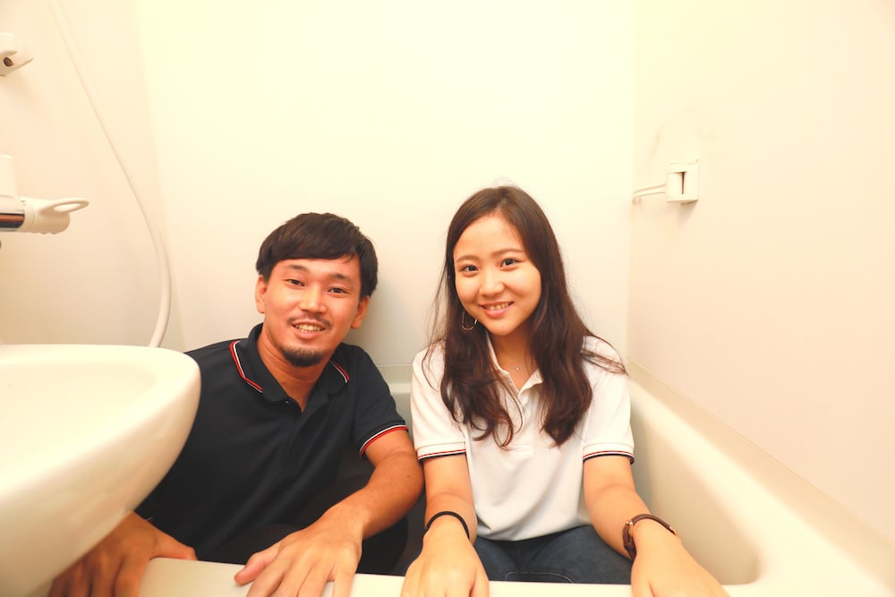 Deep soaking bathtub