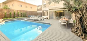 thumbnail: Outdoor pool