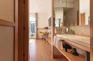 thumbnail: Interior