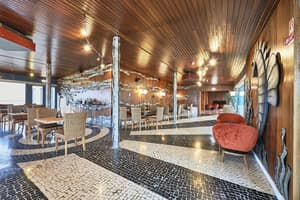 thumbnail: Bar (on property)