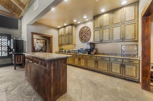 thumbnail: Breakfast area