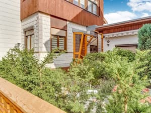 thumbnail: Exterior