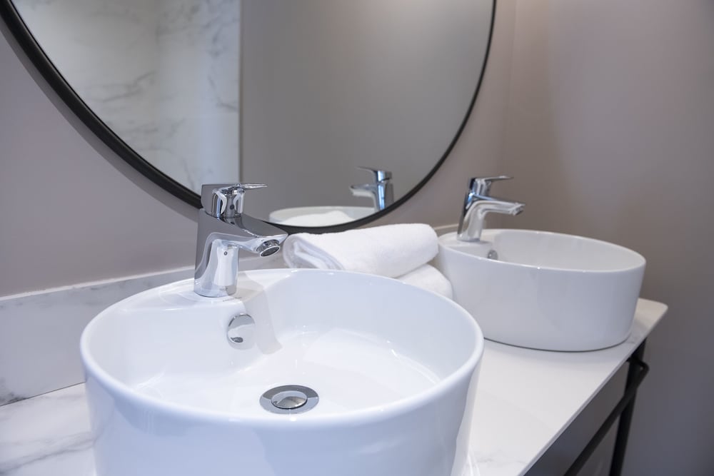 Bathroom sink