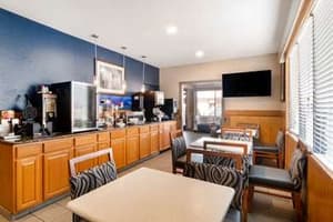 thumbnail: Guest Room,Suite,On-Site
