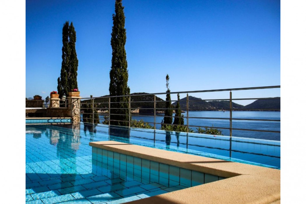 Swimming pool-spa