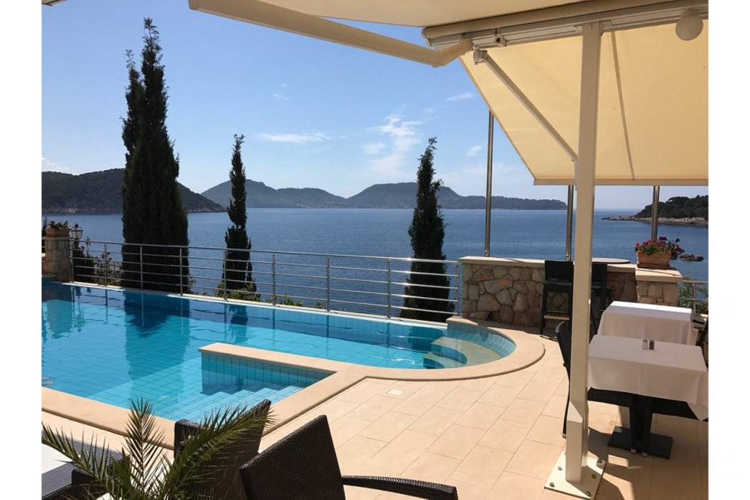 Swimming pool-spa