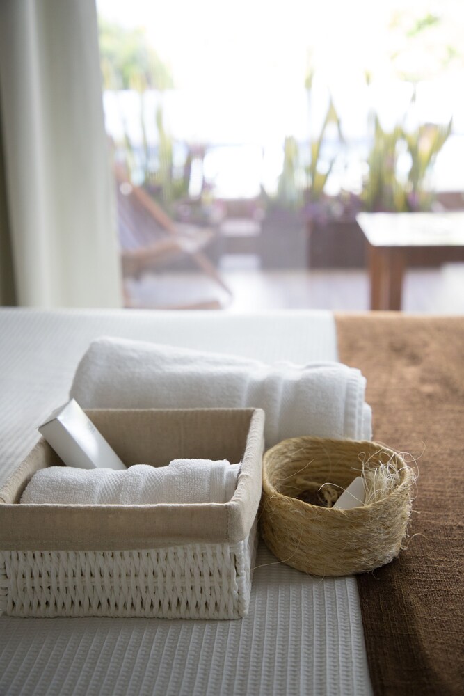 Bathroom amenities