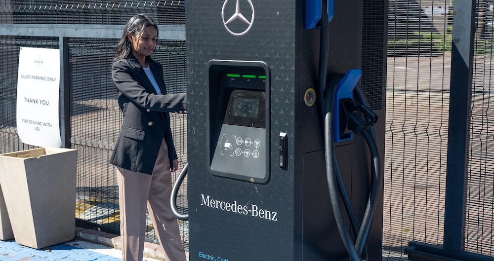 Electric vehicle charging station