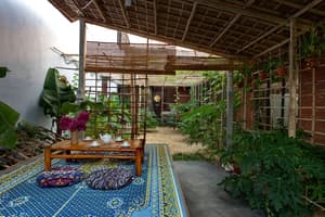thumbnail: Courtyard view