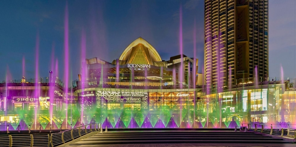 Shopping mall