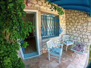 thumbnail: Front of property