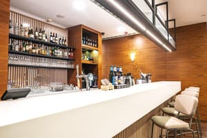 thumbnail: Bar (on property)